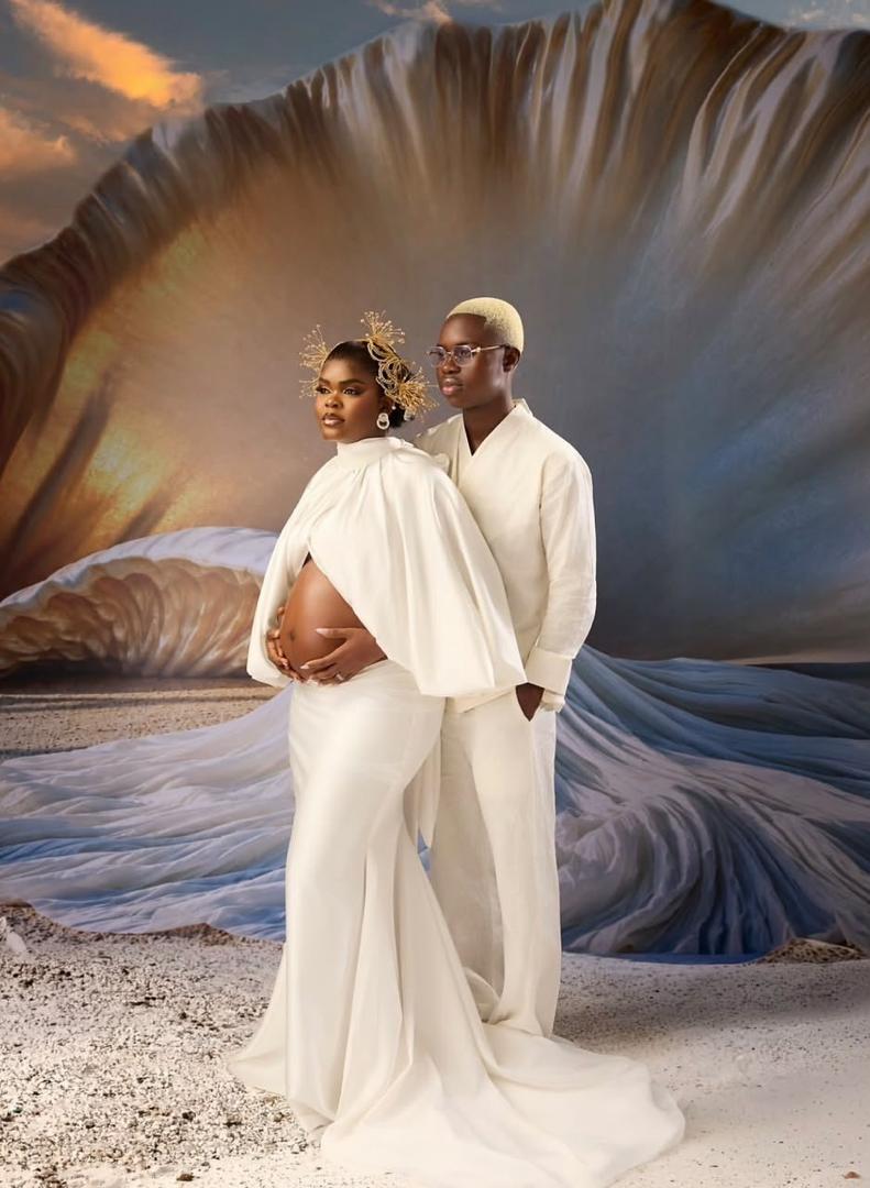Streamers, Jarvis and Peller, release lovely maternity photos